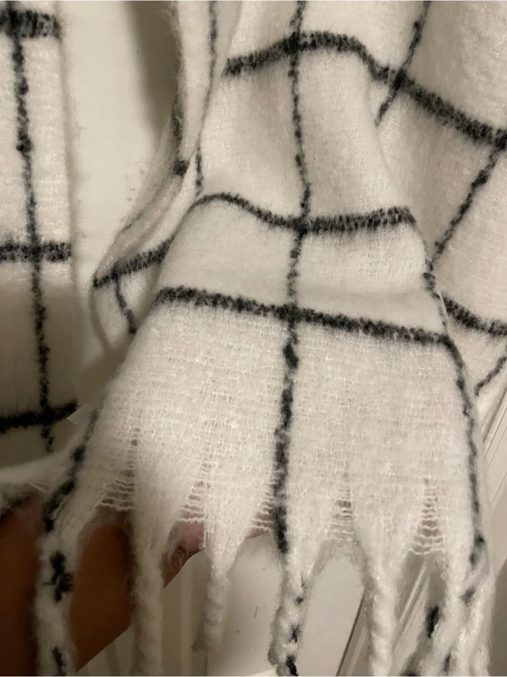 New LOFT Cozy White & Black Grid windowpane fuzzy scarf/shaw/throw
